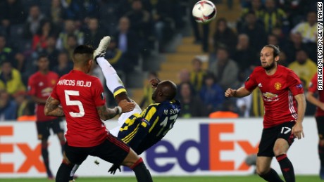 Moussa Sow fired Fenerbahce ahead with a spectacular overhead kick after just two minutes.