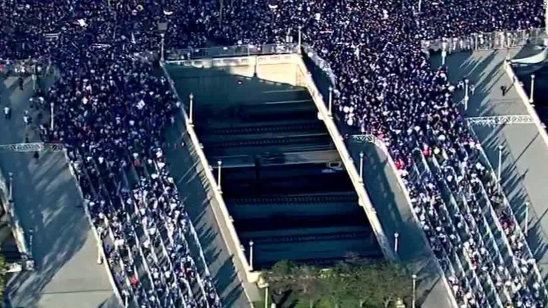 Chicago Cubs are a hit on parade circuit