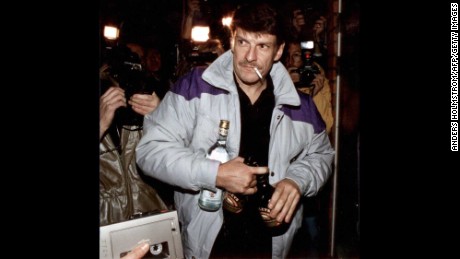A file picture of Christer Pettersson, arriving at his Stockholm apartment after being cleared of Palme&#39;s murder.
