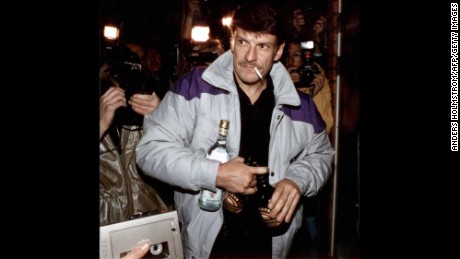  Une image de fichier montre Christer Pettersson après avoir été acquitté en appel en 1989 du meurtre de Palmeapos.