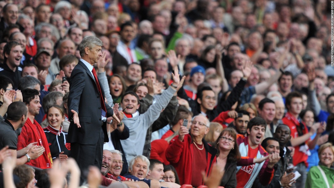 The 2009 clash at Old Trafford created one of the most iconic images of this rivalry. Sent off by referee Mike Dean, Wenger makes his way to the stands behind the dugout. Without an obvious place to go, the Frenchman holds his arms out in Dean&#39;s direction, much to the delight of the United fans around him.