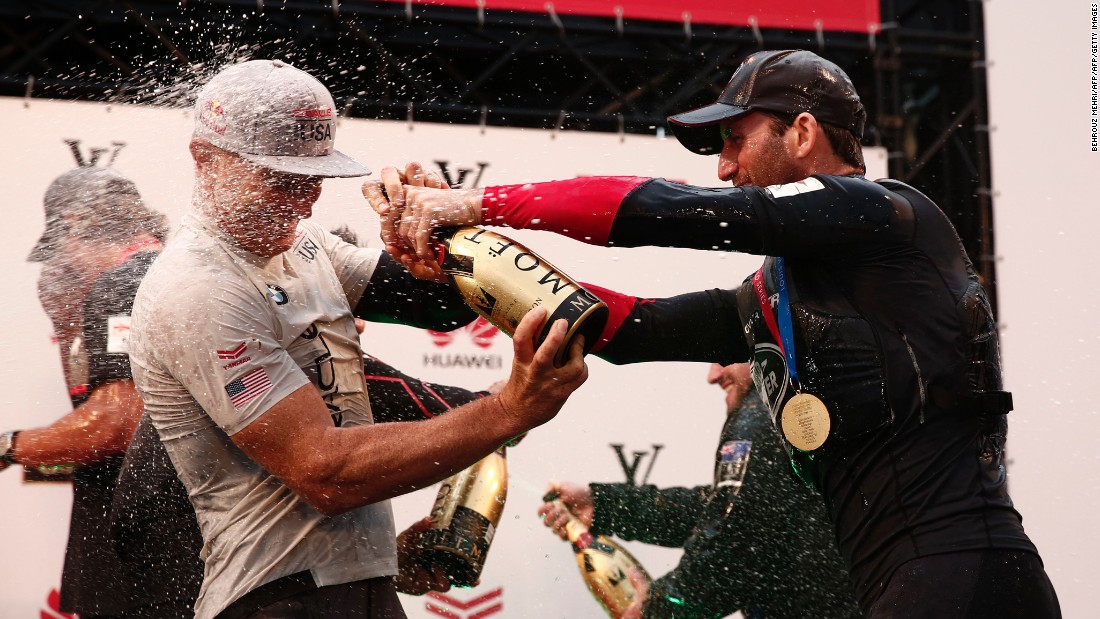Ainslie of Land Rover BAR of Great Britain (R) celebrates his team&#39;s Louis Vuitton America&#39;s Cup World series Championship win in Fukuoka. Land Rover now takes the two bonus points into next year&#39;s America&#39;s Cup qualifiers in Bermuda.