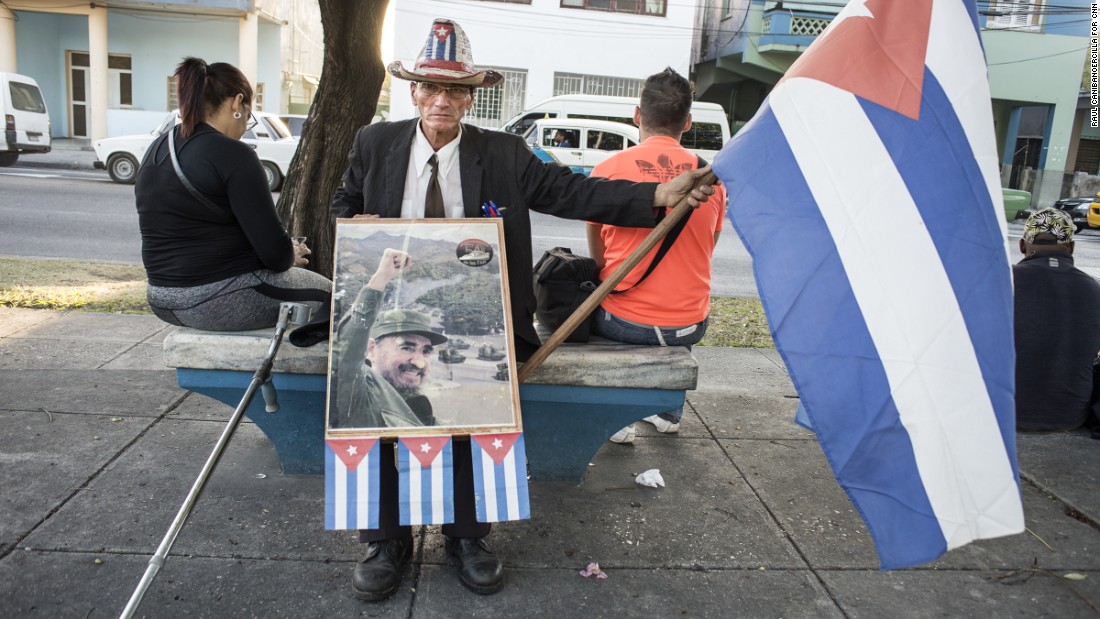 A man in Havana pays tribute to Castro on November 28. 