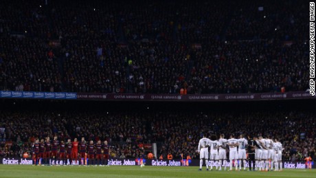 Barcelona and Real Madrid team players stand before the Spanish league &quot;Clasico&quot; football match FC Barcelona vs Real Madrid CF at the Camp Nou stadium in Barcelona on April 2, 2016. / AFP / JOSEP LAGO        (Photo credit should read JOSEP LAGO/AFP/Getty Images)