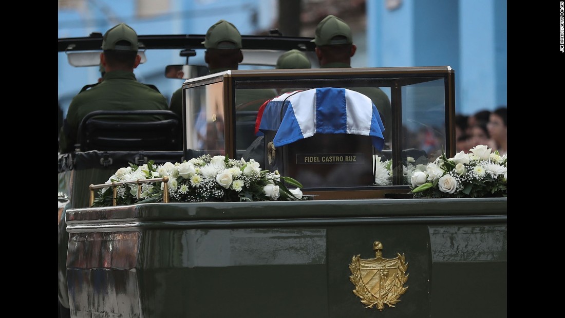 The trailer of a military jeep carries the flag-draped coffin containing Castro&#39;s ashes.