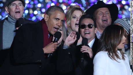 WASHINGTON, DC - DECEMBER 01: U.S. President Barack Obama sings Jingle Bells with Marc Anthony (C), James Taylor (L), Trisha Yearwood, Garth Brooks (R) and Eva Longoria (R, foreground) during the National Christmas Tree lighting ceremony, on December 1, 2016 in Washington, DC. This year is the 94th annual National Christmas Tree Lighting Ceremony.  (Photo by Mark Wilson/Getty Images)