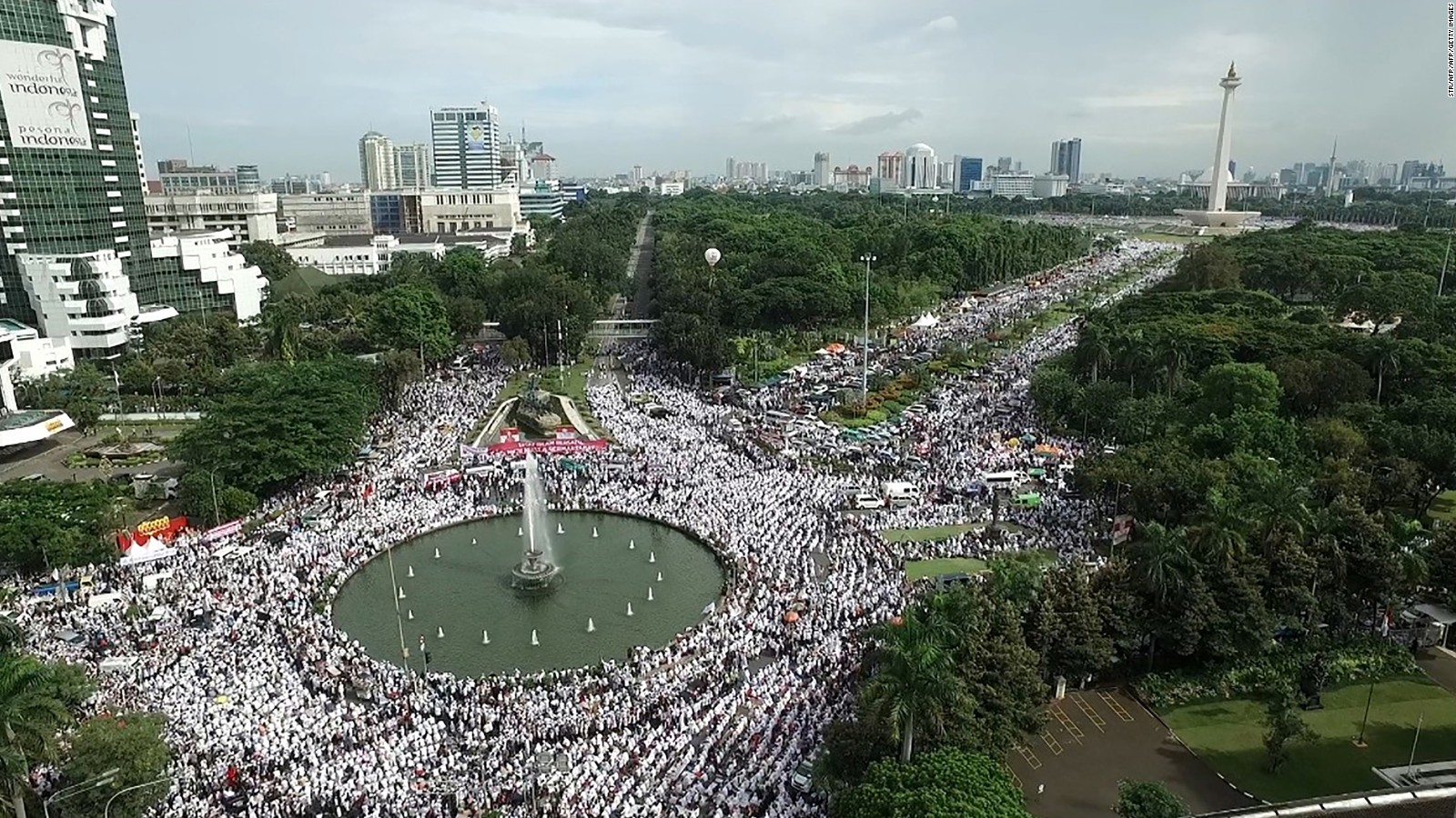 Indonesia protest: 200,000 march against Christian governor of Jakarta