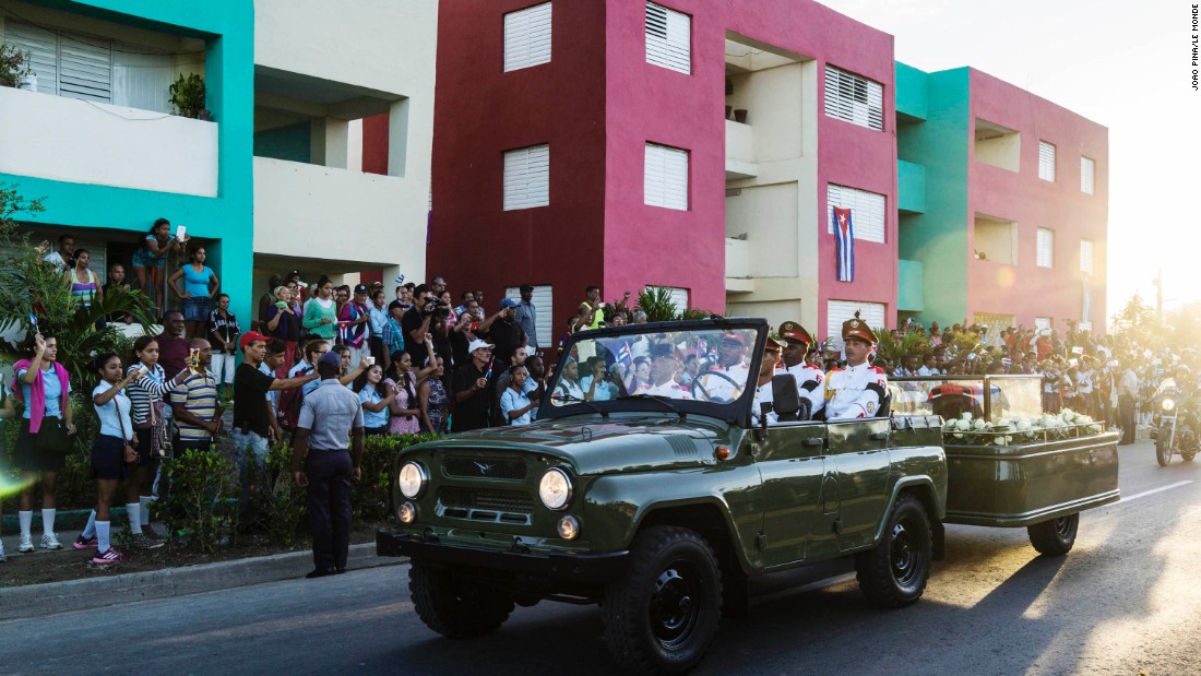 Fidel Castro&#39;s ashes pass on the streets going to the cemetery in Santiago de Cuba on December 4. 