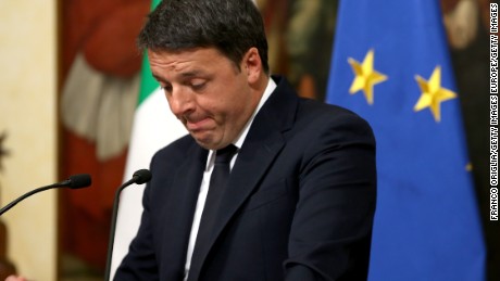 Italy&#39;s Matteo Renzi officially resigns after crushing referendum defeat