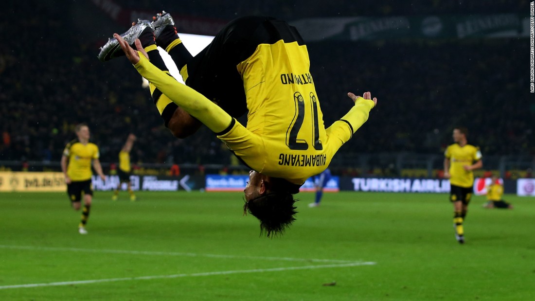 Aubameyang&#39;s athleticism has made him one of the world&#39;s most feared players on the pitch ... but it&#39;s also comes in handy celebrating goals. When he&#39;s not pulling on masks, he&#39;s performing acrobatic somersaults. 