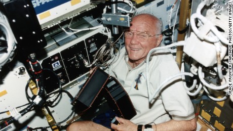 Former senator, astronaut John Glenn dies at 95