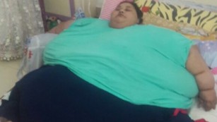 'Living bombshell': World's heaviest woman flies to India to fight for her life