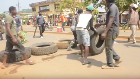 Protesters build makeshift barricades in the city of Kumba, in Cameroon&#39;s English-speaking southwest region, on December 9, 2016. 