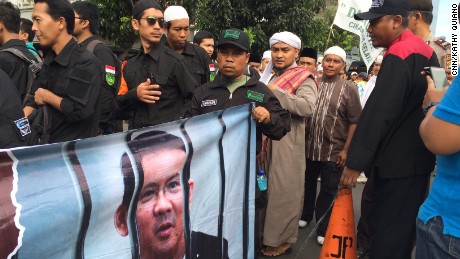 Anti-Ahok protestors gather outside a central Jakarta courthouse for the beginning of the mayor&#39;s blasphemy trial.