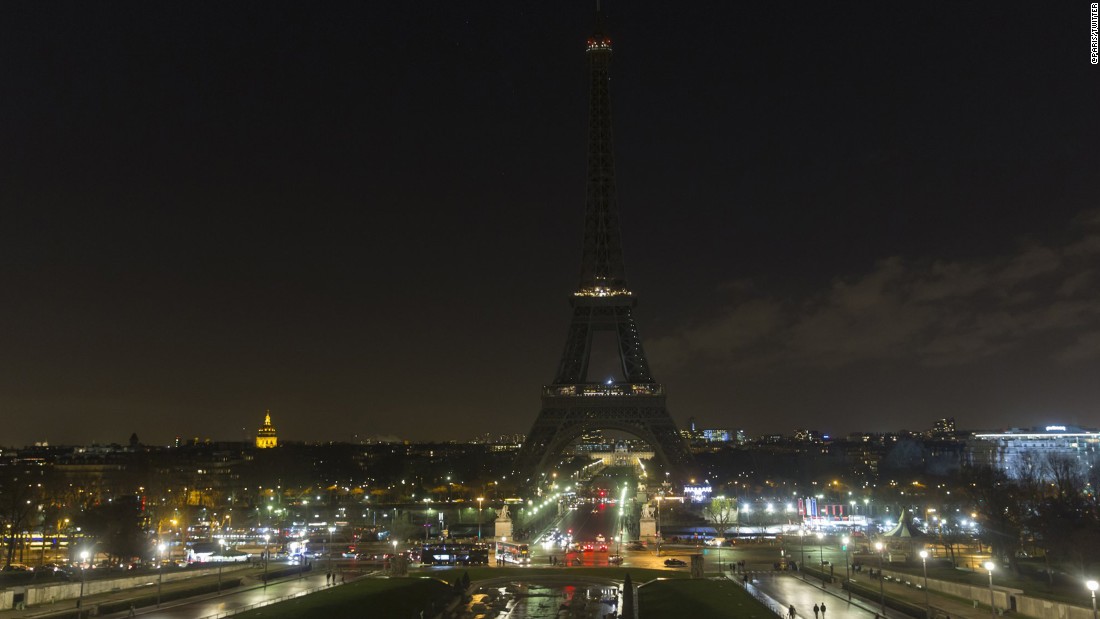 Eiffel Tower goes dark for Aleppo - CNN