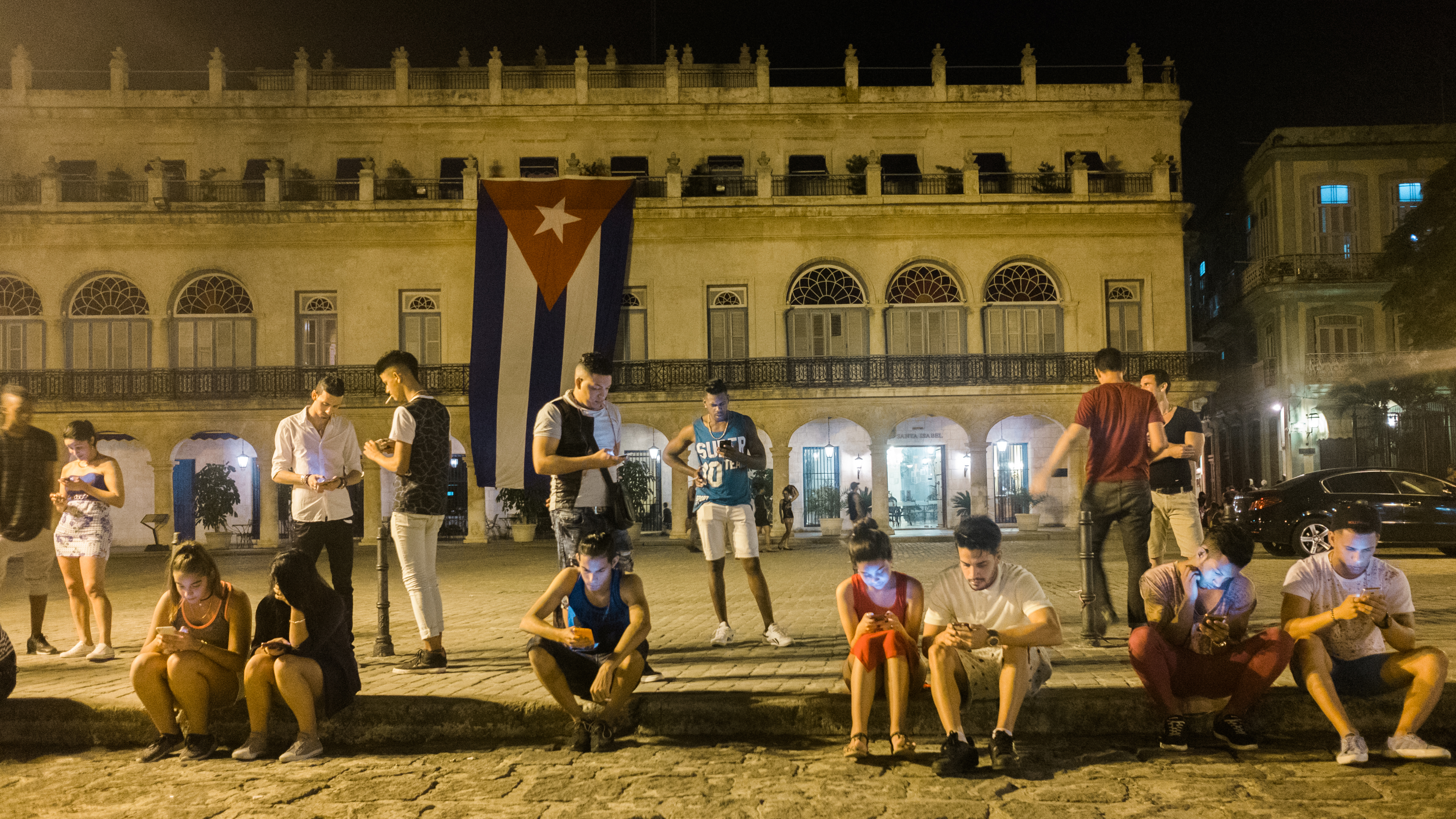 Cubans Get Internet On Cellphones But How Many Can Afford It Cnn