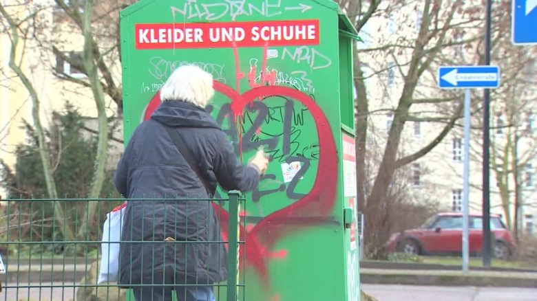 germany graffiti against hate shubert pkg_00023111