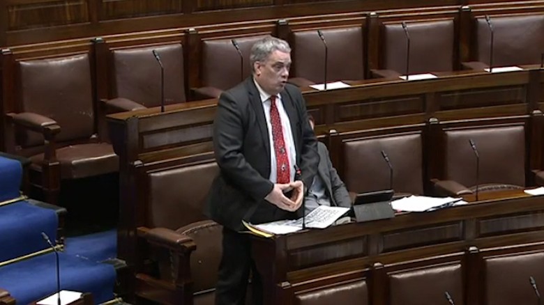 Irish politician's speech interrupted by his musical tie
