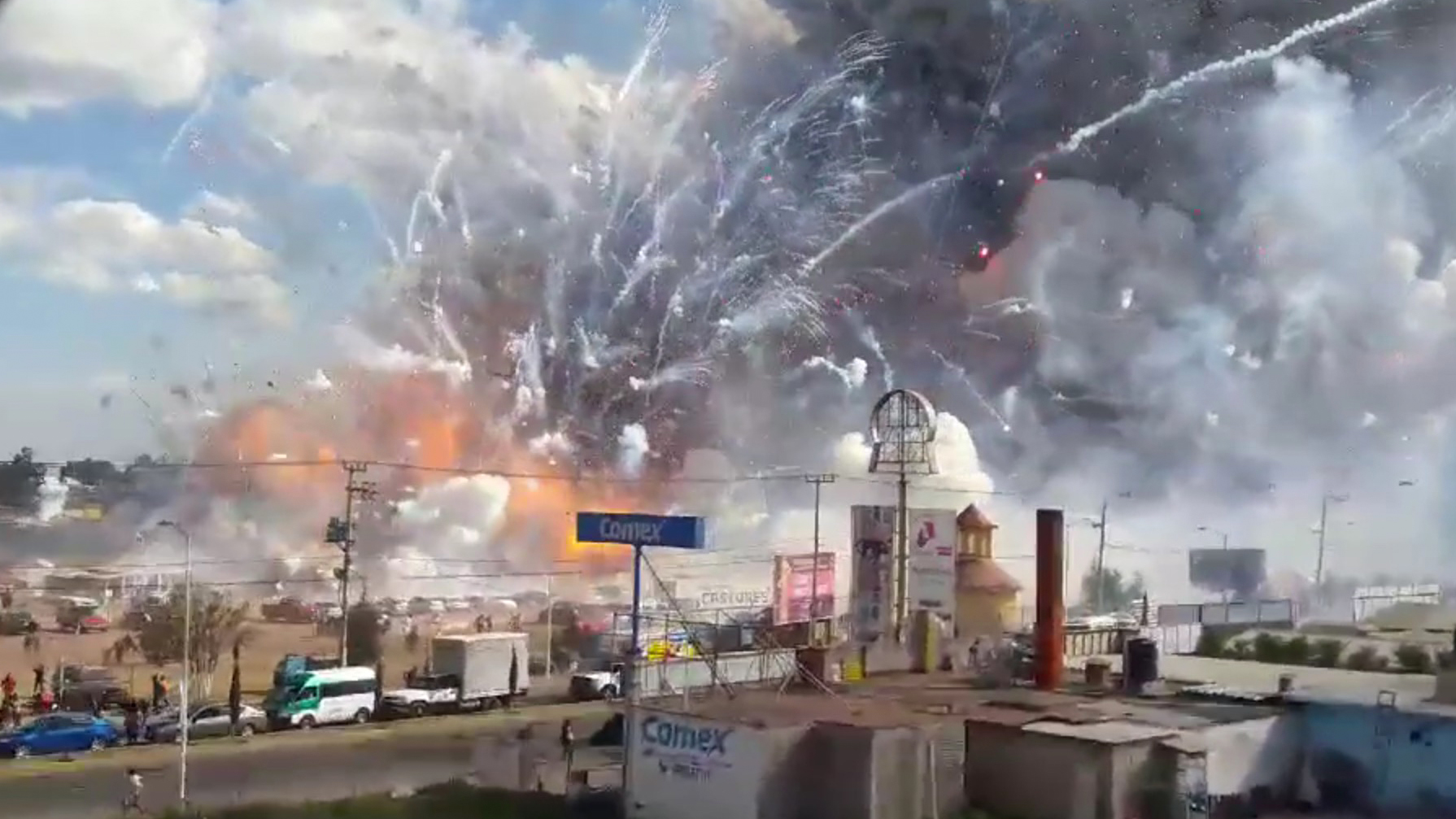 161220174605-01-mexico-fireworks-explosion-1220.jpg