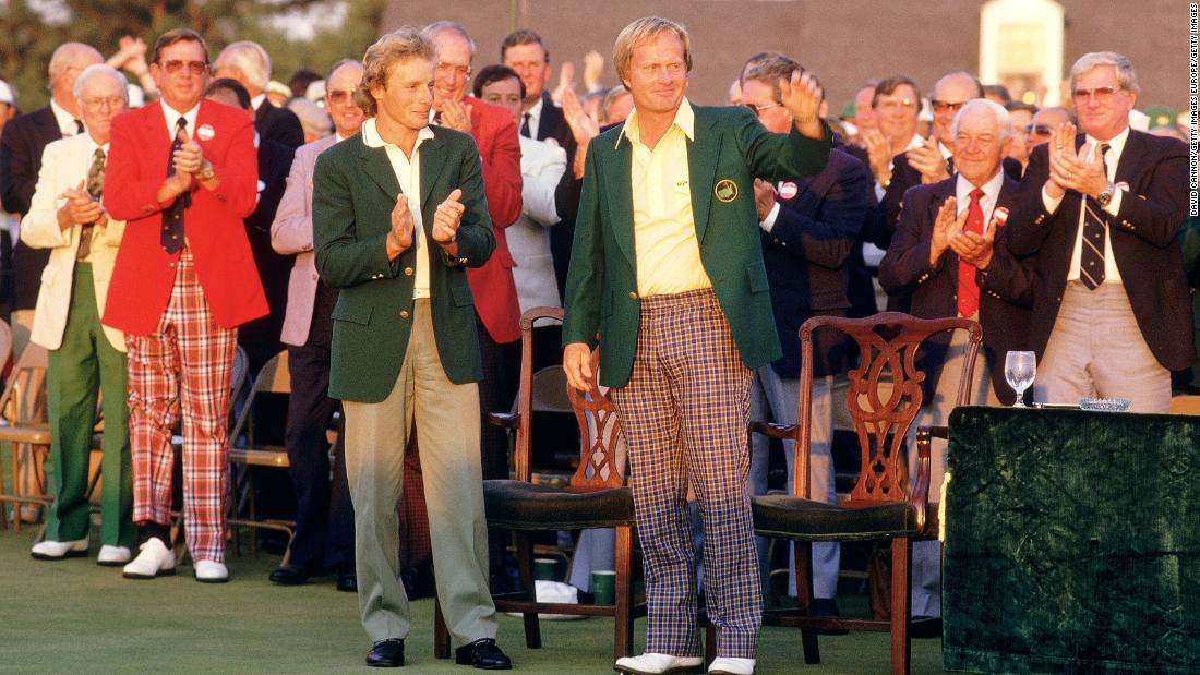 Jack Nicklaus receives the green jacket from Bernhard Langer at the 1986 Masters.