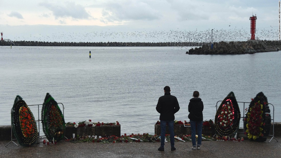 People visit a makeshift memorial to victims of the crash at a pier in Sochi on December 26. Russia is observing a national day of mourning for the eight crew and 84 passengers aboard.