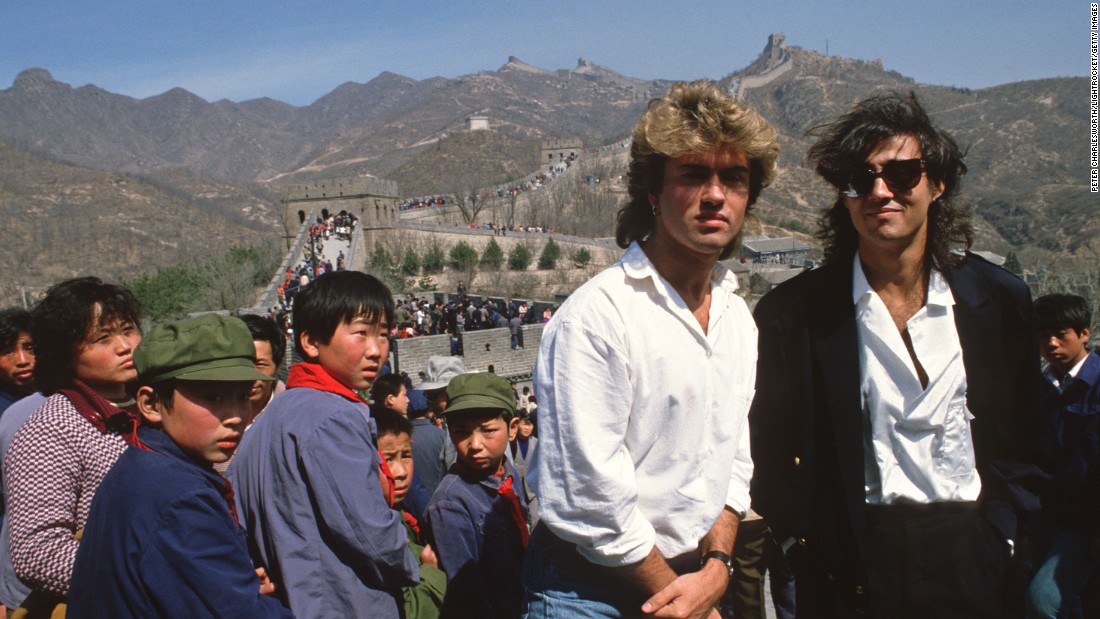 Michael and Ridgeley pose for a photo at the Great Wall of China in 1985, during Wham!&#39;s historic visit as the first-ever Western pop band to perform in the communist country.