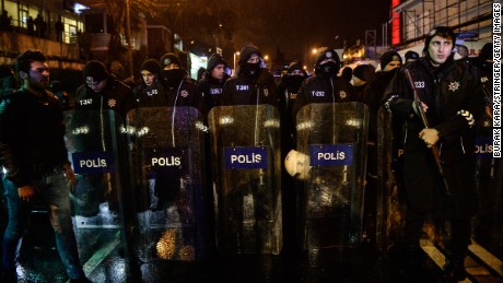 ISTANBUL, TURKEY - JANUARY 1: Turkish police secure the area at Ortakoy district near night club Reina on January 1, 2017 in Istanbul, Turkey. Istanbul governor Vasip Sahin says at least 35 dead and 40 wounded at terror attack at Istanbul&#39;s famous night club of Reina in Bosphorus shores in the new year party.  (Photo by Stringer/Getty Images)