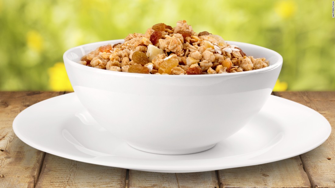 Ready-to-eat breakfast cereal can make for a convenient and healthy breakfast, especially if it&#39;s made with whole grains, is low in sugar and is served with fresh fruit and low-fat milk. But sugary cereals that lack fiber and protein can cause a blood sugar spike and crash before lunchtime.