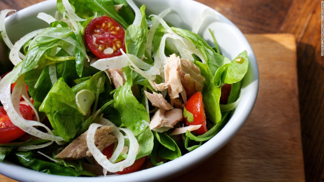 A salad made with spinach, light tuna, veggies, feta and yogurt dressing can make for a low-calorie, nutrient-rich lunch. But when your salad contains crispy chicken, bacon, cheddar and ranch dressing, you&#39;d be better off eating a burger.