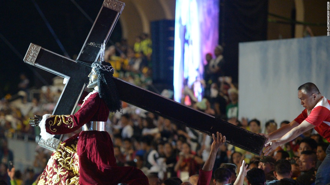 Philippines Black Nazarene procession winds through Manila - CNN