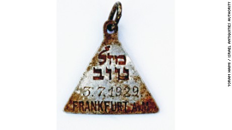 Researchers: Pendant found at death camp may have Anne Frank link