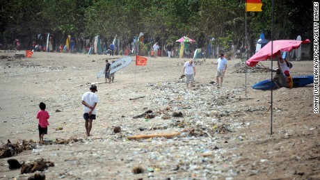 The teenagers getting plastic bags banned in Bali