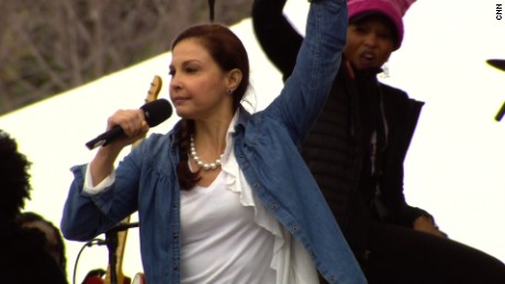 Ashley Judd gives an impassioned speech at the Women&#39;s March on Washington