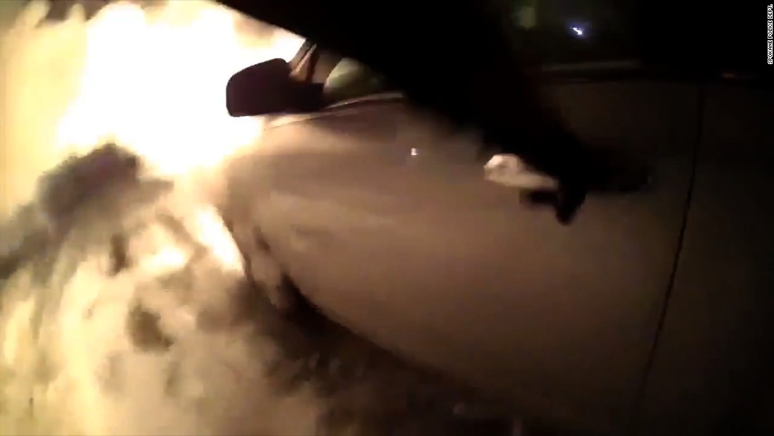 Officer Saves Woman From Burning Car Cnn Video