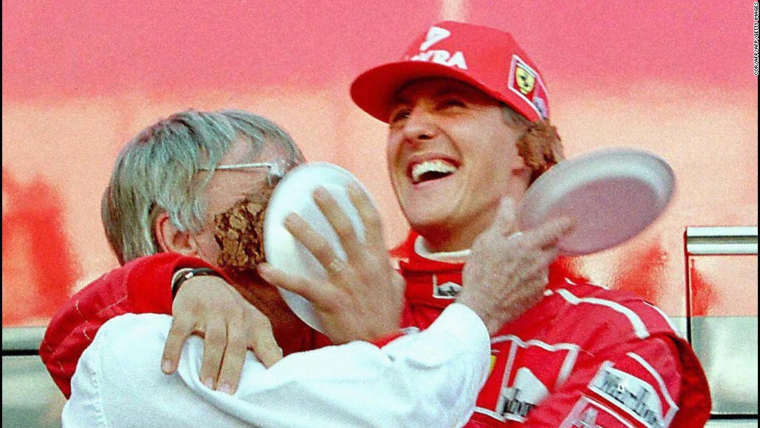 Ecclestone gets a taste of Michael Schumacher&#39;s 100-race anniversary cake. 