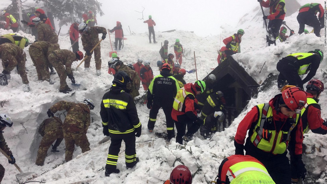 Italian rescuers and volunteers continue a rescue operation on Sunday, January 22 at the site of the avalanche that inundated Hotel Rigapiano.