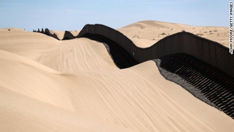 What the US-Mexico border looks like before Trump&#39;s wall