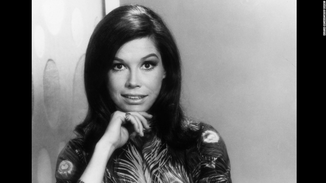 Mary Tyler Moore Beloved Tv Actress Dies At 80 Cnn