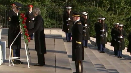 UK Prime Minister visits tomb of unknown solider_00000720.jpg