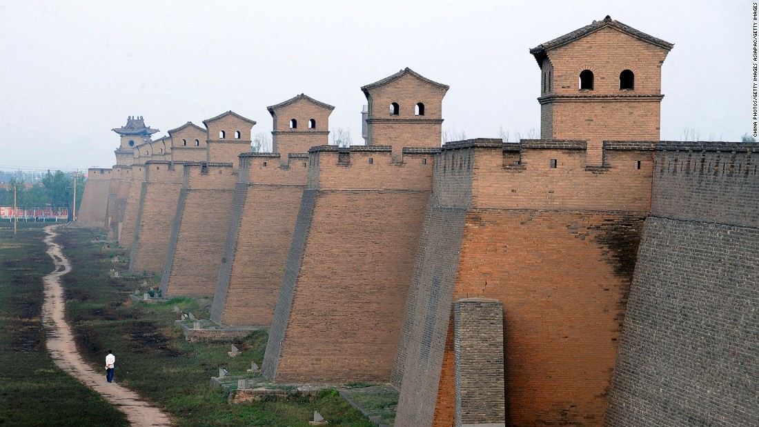 Pingyao Ã© uma cidade antiga na provÃ­ncia central de Shanxi, na China, famosa por sua antiga muralha e belas residÃªncias.  EstÃ¡ listado na Lista do PatrimÃ³nio Mundial da UNESCO.