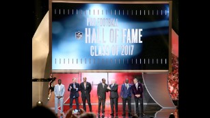 Tomlinson, Jerry Jones lead 2017 Pro Football Hall of Fame class