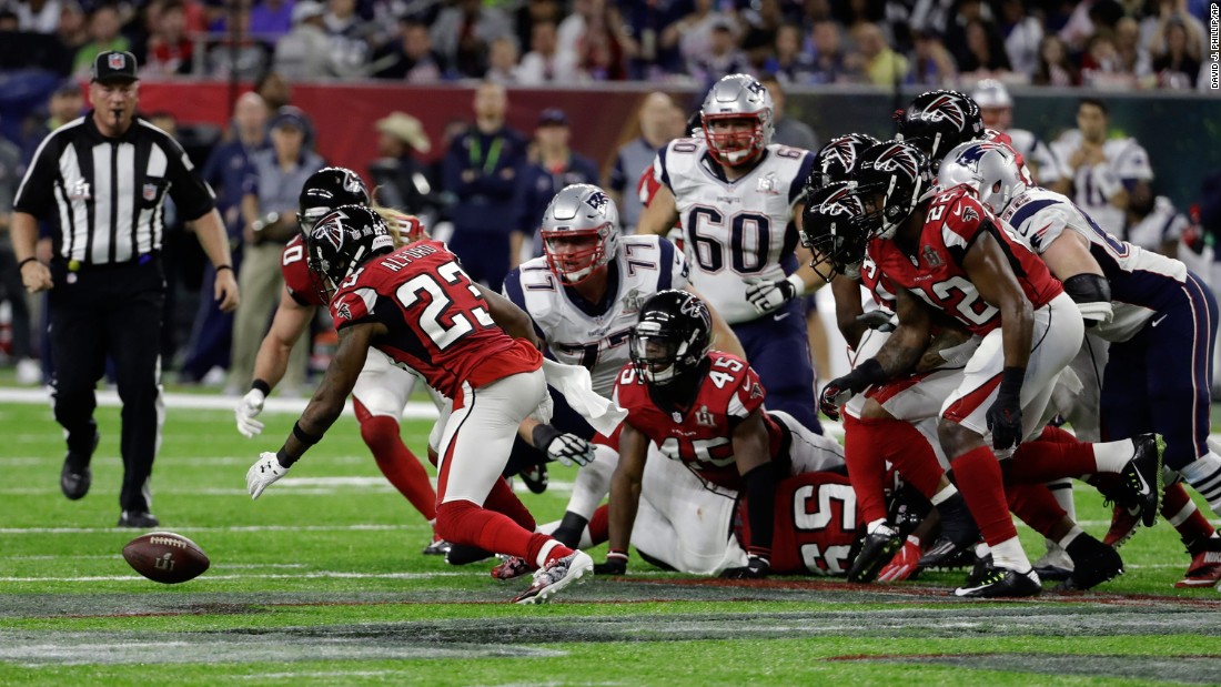 Alford recovers a second-quarter fumble by Blount. The turnover led to Freeman&#39;s touchdown.