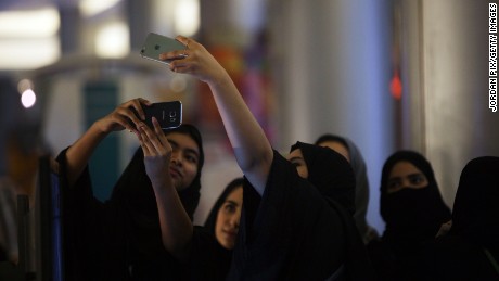 Women in Saudi Arabia still can&#39;t do these things 