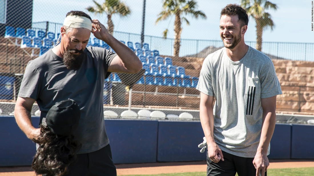 Chicago Cubs: Kris Bryant guest stars in  video with Dude
