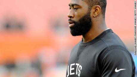 Revis before a game against the Cleveland Browns on October 30 at FirstEnergy Stadium in Cleveland, Ohio.