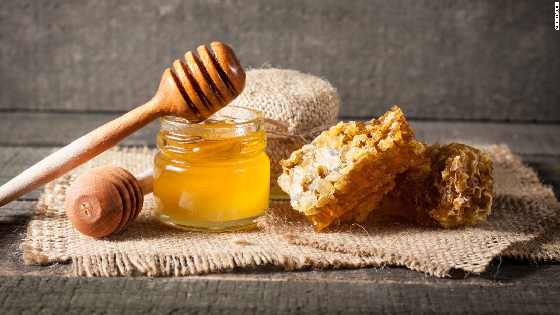 Honey has been shown to possess small amounts of nutrients, antioxidants and antibacterial, antiviral and anti-inflammatory compounds.