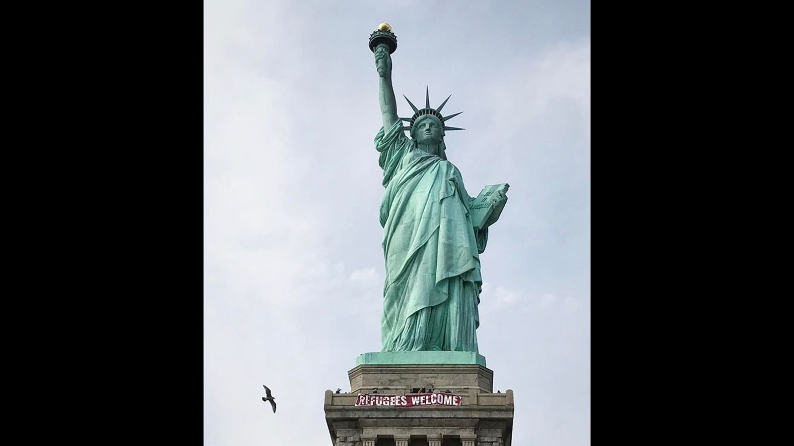 Statue Of Liberty Goes Dark Lights Up And The Symbolism Is Not Lost Cnn