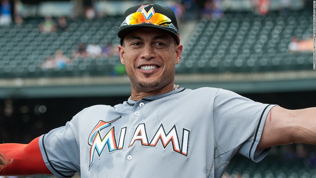 Giancarlo Stanton agrees to $325-million contract with Miami