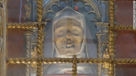 ITALY - MARCH 29: St Catherine of Siena&#39;s incorrupt head, marble altar by Giovanni di Stefano, 1469, interior of the Basilica of San Domenico, historic centre of Siena (UNESCO World Heritage List, 1995), Tuscany, Italy. (Photo by DeAgostini/Getty Images)