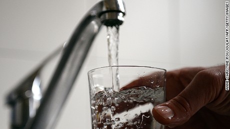 Lead found in hundreds of Chicago homes' tap water, report says